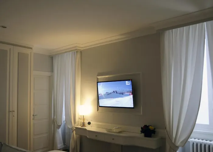 Guest house Fontana Di Trevi 4*